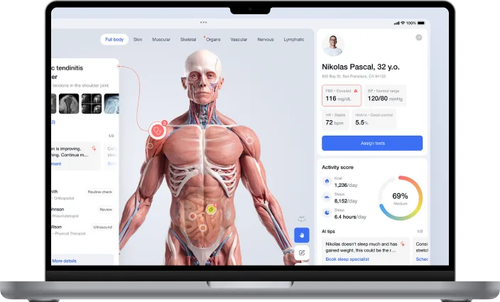 Platforma medicală Medelise afișată pe laptop — interfață modernă cu anatomie interactivă și semnele vitale ale pacientului